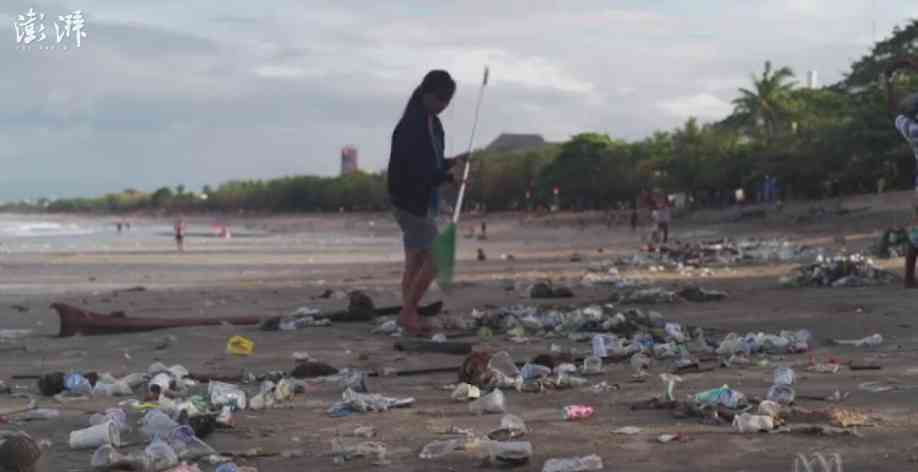 巴厘岛垃圾泛滥成灾，每日清洁超5吨