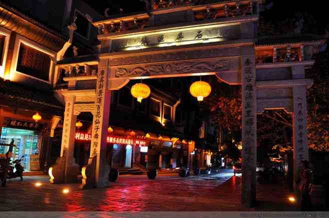 去贵州旅游，西江千户苗寨和镇远古城哪个更好玩？