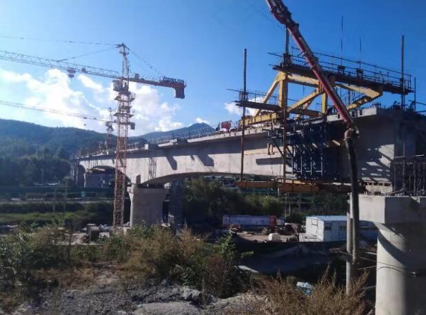 丽香铁路又一重难点工程独古当大桥完成主体施工