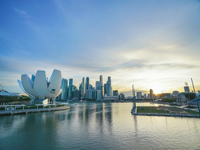 持有哪些国家签证在新加坡转机可免签？