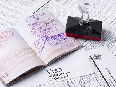 出国旅游，护照和签证缺一不可吗？