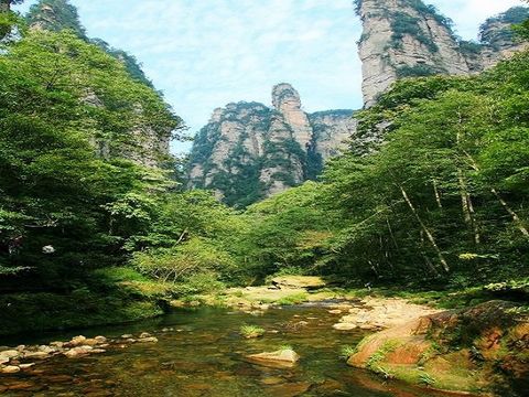 <长沙-韶山-天门山-张家界-黄龙洞-凤凰5日游>长沙成团（当地游）