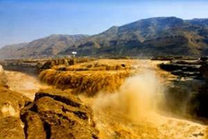 黄河壶口瀑布位于陕西与哪个省之间西安到山西吉县壶口瀑布二日游
