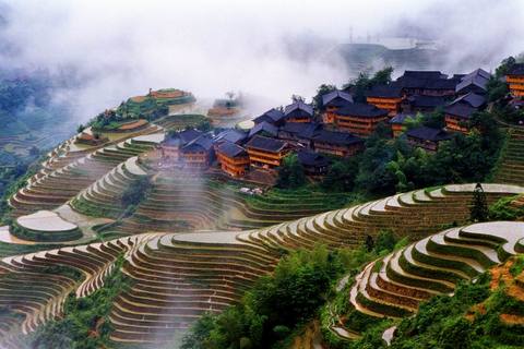 <桂林-漓江-阳朔-龙脊-古东冠岩双卧7日游>桂林全景，往返特快