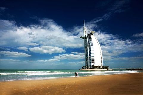 <迪拜-阿布扎比-沙迦6日游>入住亚特，帆船，每天有车导，国航